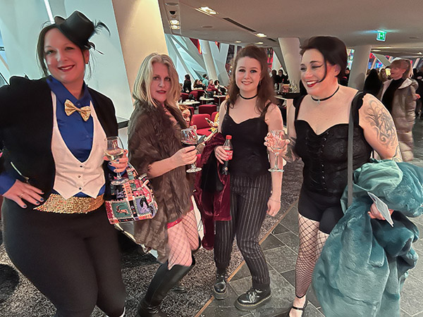 Image Copyright James W / TimeWarp - Click to return